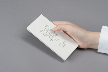 Meter el teléfono en un sobre de papel impreso: así quiere Google que nos desenganchemos del móvil