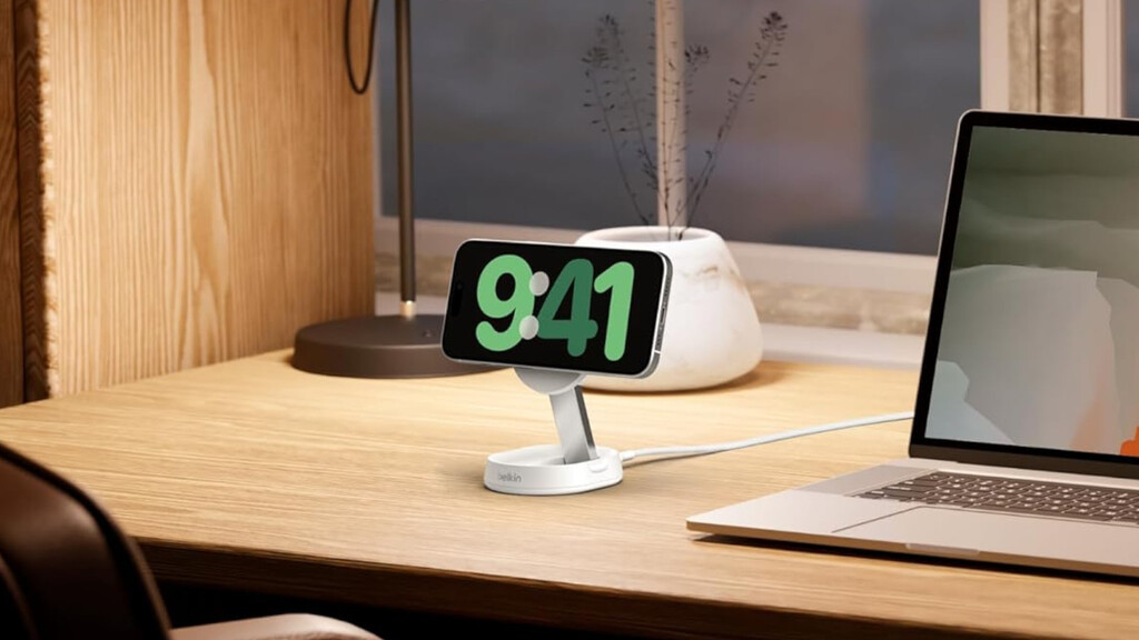 Descuentazo del 62% en la base de carga top para iPhone. Es compatible con MagSafe y funciona con AirPods 