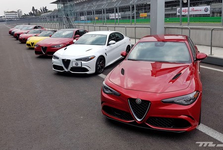Nos pusimos al volante de toda la gama de Alfa Romeo en la pista del Hermanos Rodríguez