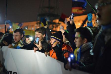 Así se está usando el teléfono móvil como herramienta (y arma) en las protestas de Ucrania