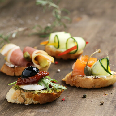 Parece de Zara Home, pero es de Lidl: así es la fuente de tres pisos ideal para servir los canapés con la elegancia de un restaurante caro