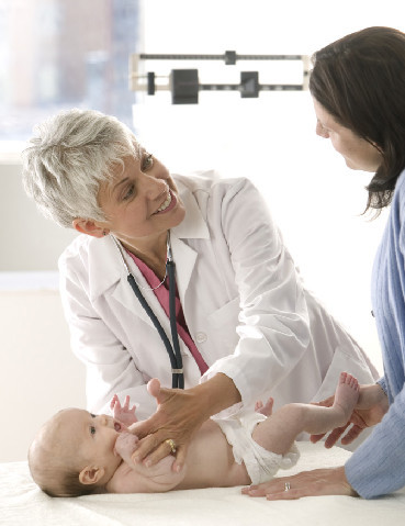 ¿Podemos fiarnos de los pediatras a la hora de hablar de lactancia?