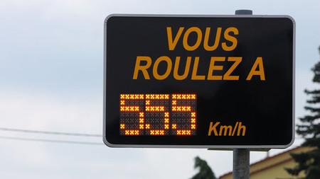 Un gendarme pierde su carné de conducir por circular a 186 km/h en su moto