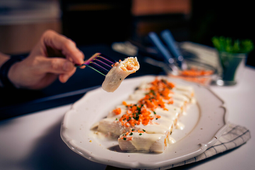Estos canelones ligeros no llevan pasta ni bechamel: se comen fríos y van a tope de proteínas