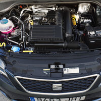 Todo lo que debes revisar al abrir el capó en el coche de segunda mano que quieres comprar