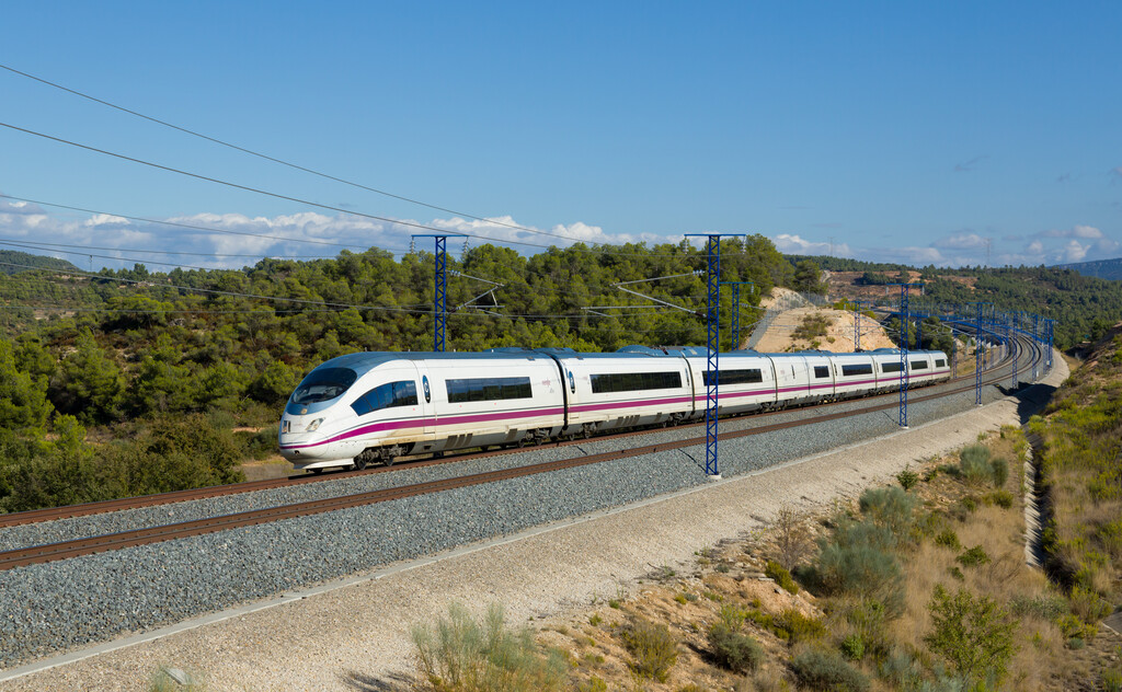Vibraba tanto que "se salía el agua del váter". Renfe tiene un problema en Cataluña y el AVE de Lleida es solo el último ejemplo