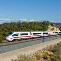 Vibraba tanto que "se salía el agua del váter". Renfe tiene un problema en Cataluña y el AVE de Lleida es solo el último ejemplo 
