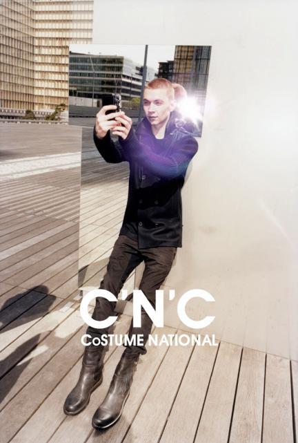 El narcisismo como tema principal de la campaña de C'N'C Costume National Otoño-Invierno 2013