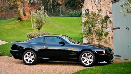 El Aston Martin V8 Vantage V550 de Elton John, a subasta
