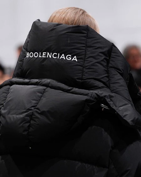 El creador de Vetememes ataca de nuevo, ahora creando la firma 'Boolenciaga'