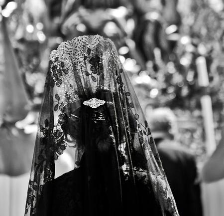 Cómo se coloca una mantilla española