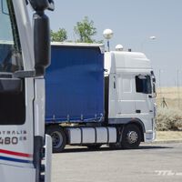 Los camioneros españoles están sufriendo ataques en la frontera con Francia. La culpa es del vino