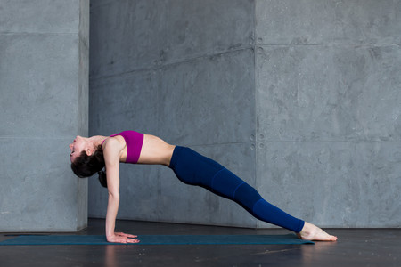Cómo colocar las manos para evitar el dolor de muñecas al practicar Yoga
