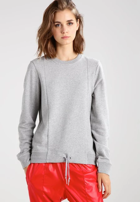 40% de descuento en esta sudadera deportiva de Nike Sportswear: ahora 23,95 euros en Zalando 