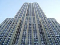 La escalera más larga del mundo, escaleras que giran al revés, escaleras helicoidales que se cruzan, escaleras que no llevan a ningún sitio y la escalera como una importante causa de muerte (II) 