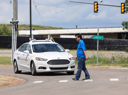 Ford Fusion ante la presencia de un peatón