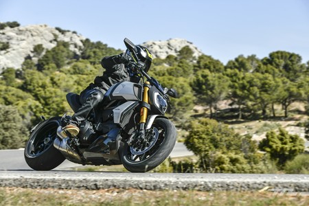 Probamos la Ducati Diavel 1260: toda una muscle bike de 159 CV con un comportamiento dinámico sorprendente