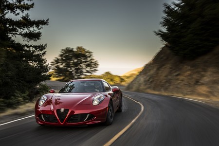 Un nuevo deportivo de Alfa Romeo llamado 6C podría llegar en 2020 para hacer frente al Jaguar F-Type
