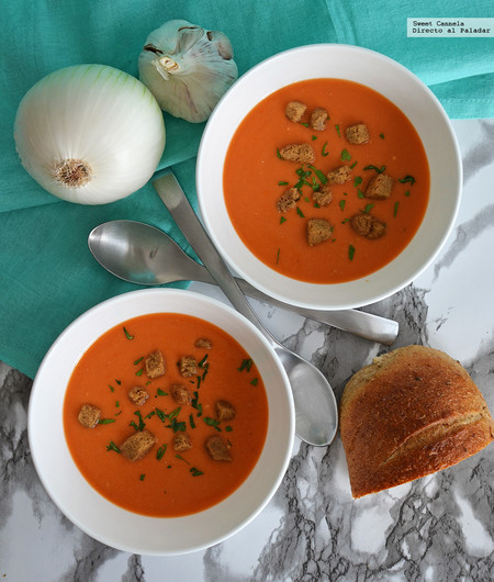 Sopa de jitomate y alubias en olla de cocción lenta. Receta