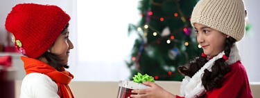 "A él le han traído más": cómo gestionar las comparaciones entre niños estas Navidades sin romper la magia ni la autoestima 