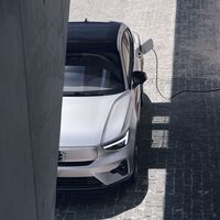 Los coches eléctricos e híbridos enchufables siguen empujando en Europa mientras el diésel se desangra
