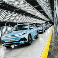 China vende autos cada vez más baratos y es un gran problema, incluso para China: el gobierno les pide a sus marcas que no bajen más los precios o romperán el mercado