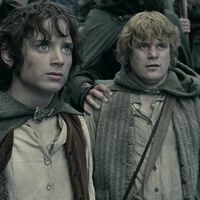 Si miras bien en Las Dos Torres descubrirás que la hermana de Elijah Wood estuvo allí todo el tiempo