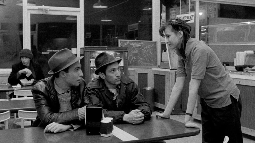 Esta película sólo dura 90 minutos y es uno de los mejores debuts del cine independiente. La comedia que convirtió a Jim Jarmusch en un autor de culto