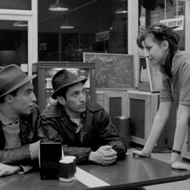 'Extraños en el paraíso'