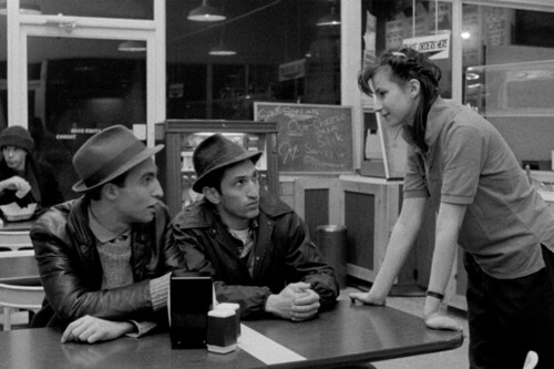 Esta película sólo dura 90 minutos y es uno de los mejores debuts del cine independiente. La comedia que convirtió a Jim Jarmusch en un autor de culto