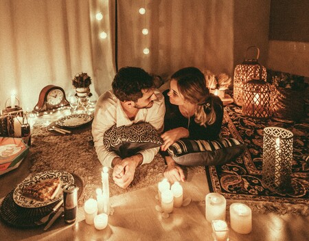 15 ideas fáciles y no demasiado caras para preparar una cena de San Valentín inolvidable (sin salir de casa)