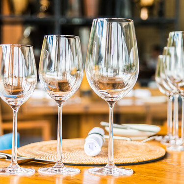Leroy Merlin vende un set de vasos y copas muy elegante, perfecto para poner la mesa como en un restaurante pijo
