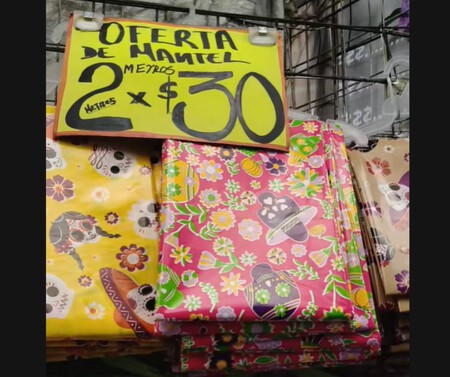 El local donde puedes conseguir manteles baratos para la ofrenda con diseños de Día de Muertos en el centro de CDMX