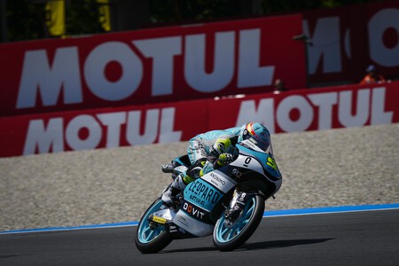 Jaume Masià le da a Honda su victoria 250 en Assen y aviva Moto3 tras la caída de Daniel Holgado