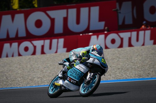 Jaume Masià le da a Honda su victoria 250 en Assen y aviva Moto3 tras la caída de Daniel Holgado