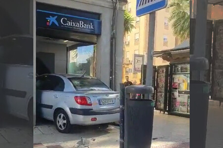 Alunizaje en un banco de Málaga a plena luz del día