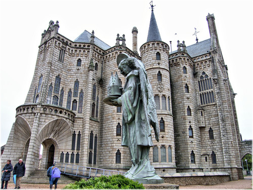 El Palacio Episcopal de Astorga: Gaudí también está en León 