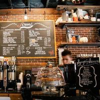 Cumplir con la distancia social, el reto de los bares en España