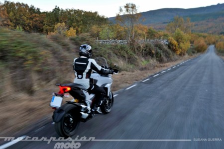 La Ducati Multistrada 1200 S es capaz de desperezarnos y nos abre el apetito devorador de kilómetros
