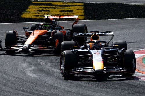 Max Verstappen vuelve al pasado, McLaren la lía con las órdenes de equipo y la mala suerte se ceba con Fernando Alonso 