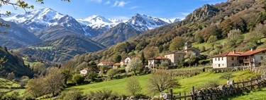 Uma aldeia inteira com 14 casas e uma igreja está à venda numa propriedade de 770 hectares, com excelentes ligações de transportes 