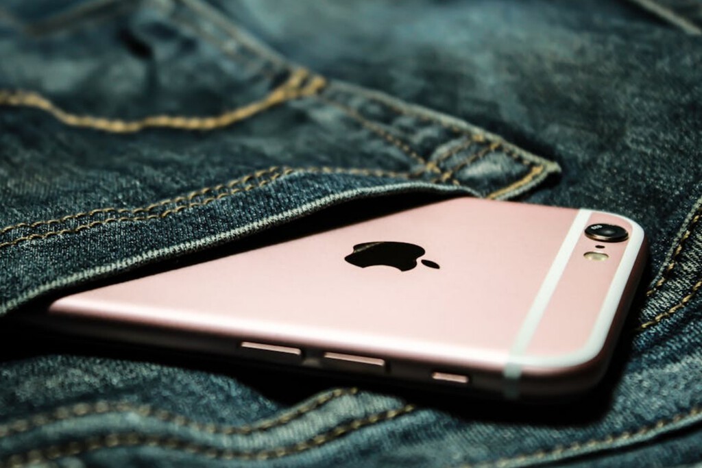 Tener un iPhone o iPad antiguo no es excusa. Apple acaba de lanzar una actualización importante para ellos 