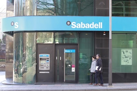 ¿Qué son los "swap" de tipos de interés y por qué el Supremo ha condenado al Sabadell por comercializarlos?