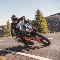 Las KTM 790 Adventure ya tienen precio: desde 12.399 euros para llenarte la boca de arena
