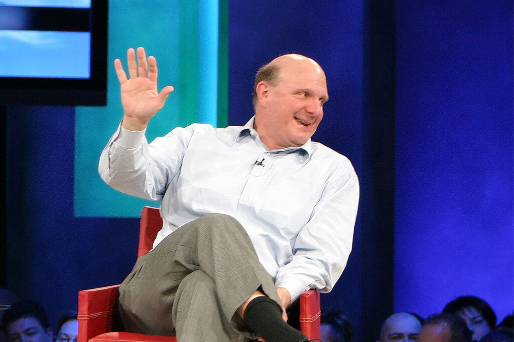 Tras el lío de OpenAI Microsoft salió más fuerte, pero Steve Ballmer salió más rico: 1.000 millones en dividendos