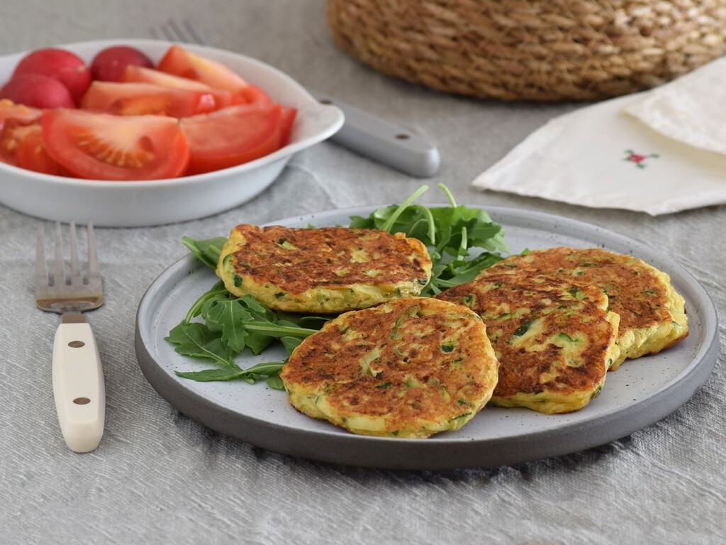 Esta receta con calabacín, huevos y queso es una cena de verano tan rica como fácil que también encantará a los niños