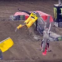 Así fue la brutal caída de Ken Roczen en Anaheim, y dice adiós al título de 2017