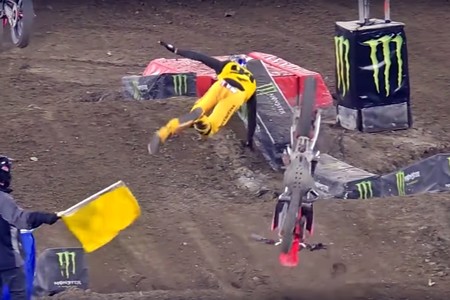 Así fue la brutal caída de Ken Roczen en Anaheim, y dice adiós al título de 2017