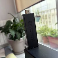 Tengo un Fire TV Stick y lo uso sin enchufe ni cargador. Este verano ha sido un salvavidas en las vacaciones