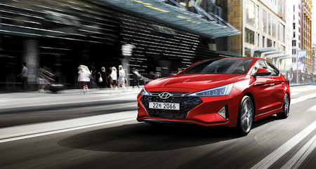 El Hyundai Elantra Sport 2019 también se afila el rostro: 201 hp para el sedán coreano